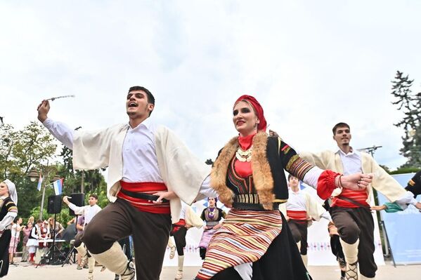 Наступили су Уметнички центар "Талија", КУД "Деспот Стефан" и КУД "Фолклор је више од игре". - Sputnik Србија