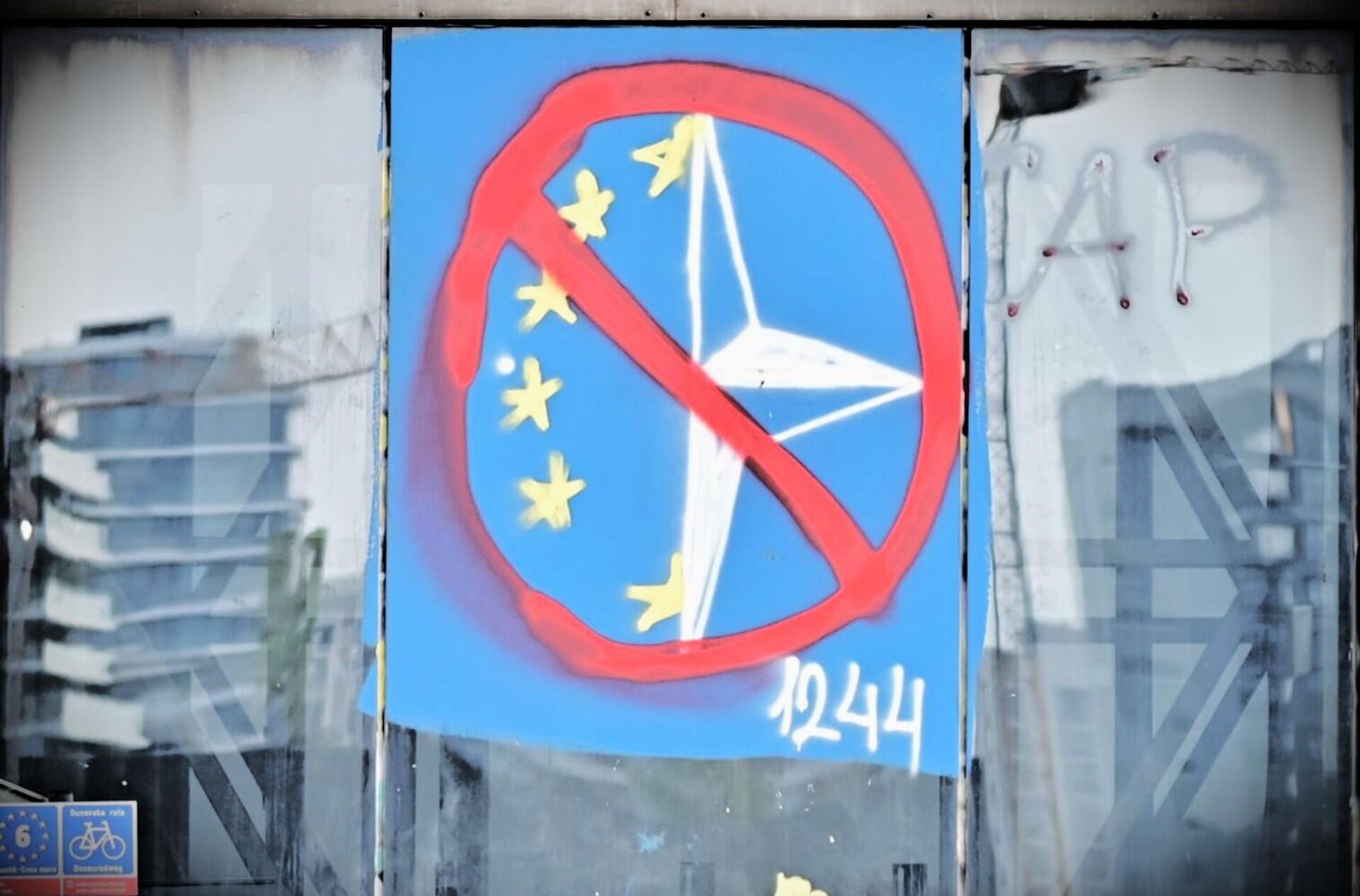 Grafit Stop EU i NATO u Beolgradu Grafit Stop EU i NATO u Beolgradu - Sputnik Srbija, 1920, 17.11.2025