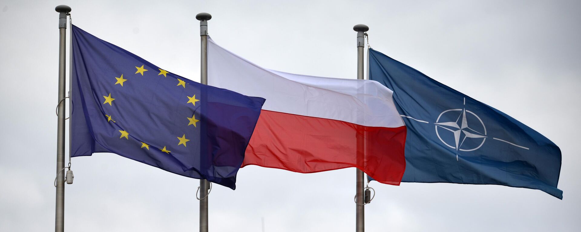 Zastave Evropske unije, Poljske i NATO-a ispred predsedničke palate u Varšavi - Sputnik Srbija, 1920, 15.09.2025