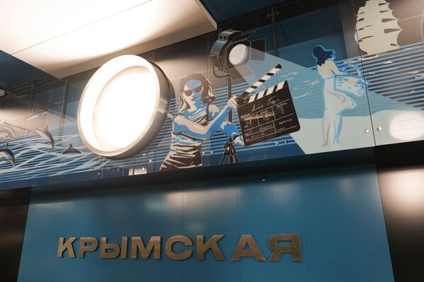 Станица „Кримска“ осмишљена је са архитектонским решењем заснованим на морској теми: платформа има спуштене плафоне у облику једара, а стубови и греде подсећају на крила птица у лету. - Sputnik Србија