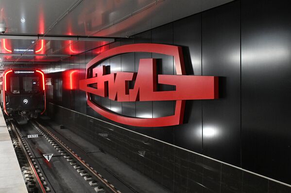  Током своје дуге историје ЗИЛ је помагао и другим предузећима. Тако је  ЗИЛ-170, произведен крајем 1960-их, послужио као основа за прва возила фабрике „Камаз“. - Sputnik Србија