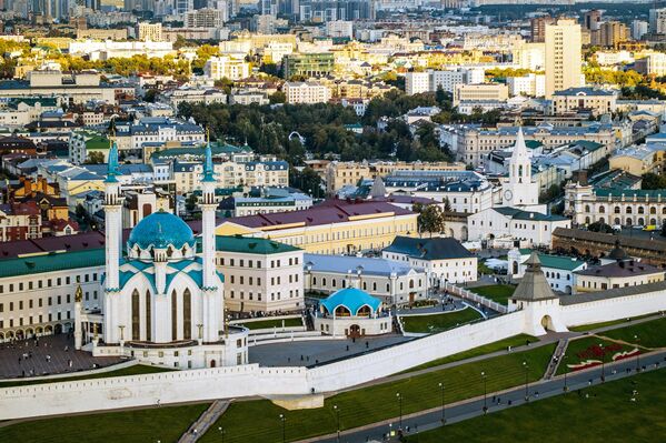 Срце града је Казањски кремљ, који је у 16. веку изградио Иван Грозни... Ту се налази и главна џамија Татарстана и једна од највећих у Европи – Кул Шариф џамија.. - Sputnik Србија