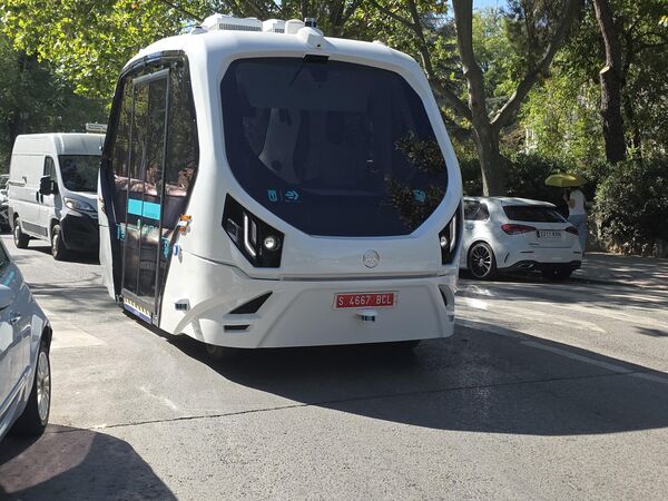 Шпанија покреће пројекат електричног аутобуса без возача. У питању је пројекат који има за циљ промовисање еколошки прихватљивог и одрживог јавног превоза током Европске недеље мобилности која се одржа од 16. до 22. септембра. Шпанија покреће пројекат електричног аутобуса без возача. У питању је пројекат који има за циљ промовисање еколошки прихватљивог и одрживог јавног превоза током Европске недеље мобилности која се одржа од 16. до 22. септембра. - Sputnik Србија