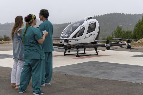 Аутоматизовани дрон такси на представљању технологије без возача у Јерусалиму Аутоматизовани дрон такси на представљању технологије без возача у Јерусалиму - Sputnik Србија