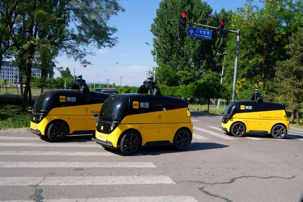 Беспилотна возила за доставу спроводе тест вожње у Пекингу. Беспилотна возила за доставу спроводе тест вожње у Пекингу. - Sputnik Србија
