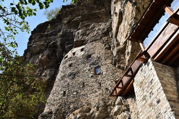 Od vremena Nemanjića do danas, Peštera Svetoga Save je za monahe mesto tihovanja i najvećih asketskih podviga, ali i mesto hodočašća vernika koji sa strahopoštovanjem pešače planinskom stazom da se pomole i zahvate vodu sa izvora u pećini u kojoj se podvizivao duhovni vođa srpskog naroda - Sputnik Srbija