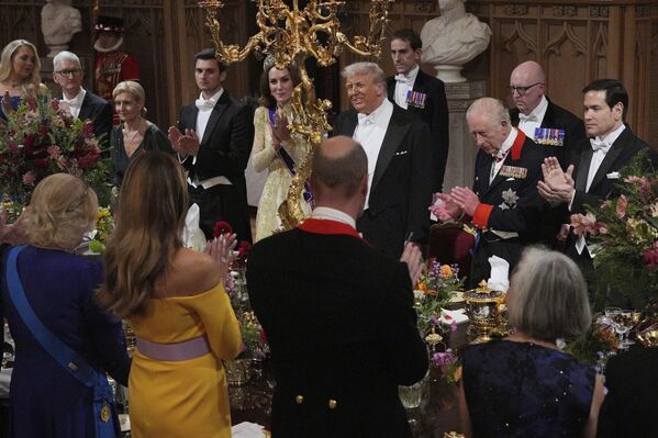 Амерички председник Доналд Трамп са британским краљем Чарлсом, принцезом Кејт од Велса и америчким државним секретаром Марком Рубиом присуствује банкету у замку Виндзор. - Sputnik Србија
