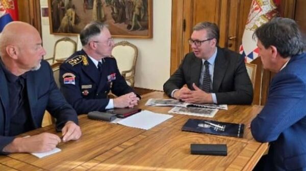 Aleksandar Vučić sa Bratislavom Gašićem, Milanom Mojsilovićem i Nenadom Miloradovićem  - Sputnik Srbija