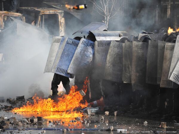 Arhivska fotografija od 18.02.2014: Pripadnici policije tokom sukoba sa demonstrantima u centru Kijeva - Sputnik Srbija