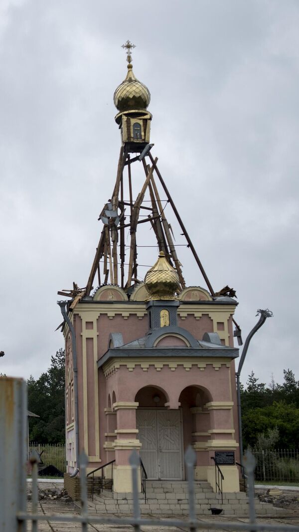 Arhivska fotografija od 7.7.2014. Porušena crkva u gradu Krasnodon u Lugansku - Sputnik Srbija