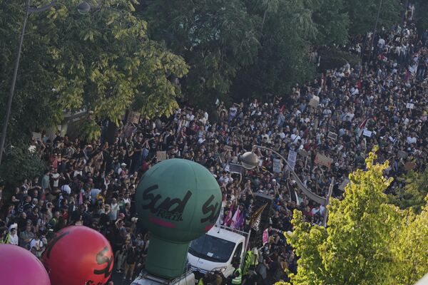 Демонстрације су одржане на 489 локација, а током протеста блокирана су 92 пута. - Sputnik Србија