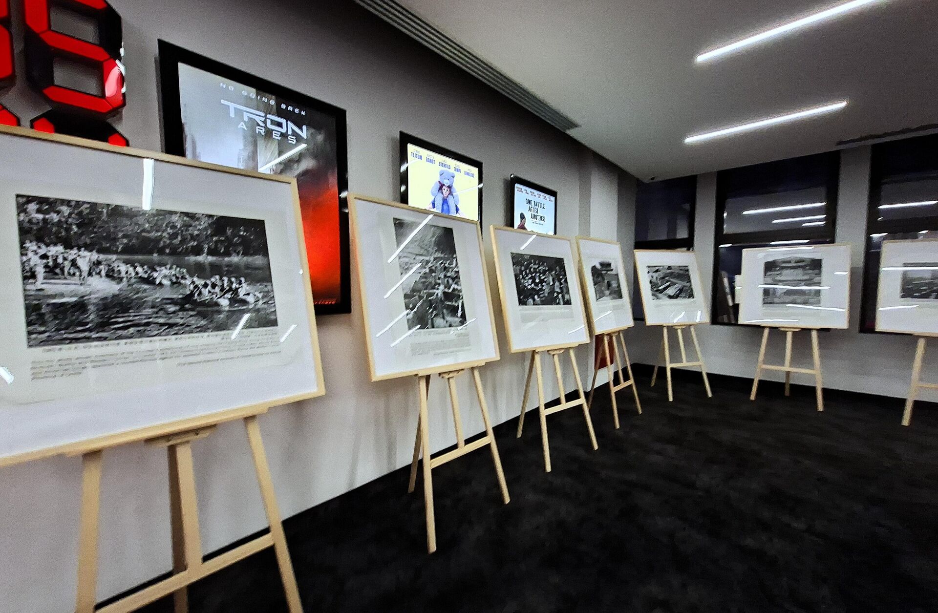 Годишњица победе Кине у Другом светском рату обележена је у МТС дворани пројекцијом филма “Непобитни докази” (Деад то RIghts) и комеморативном изложбом фотографија посвећеној борби кинеског народа против Јапана.  - Sputnik Србија, 1920, 19.09.2025