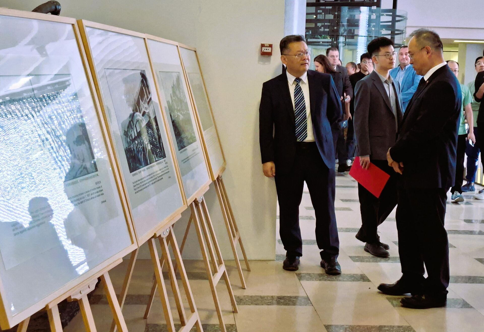 Годишњица победе Кине у Другом светском рату обележена је у МТС дворани пројекцијом филма “Непобитни докази” (Деад то RIghts) и комеморативном изложбом фотографија посвећеној борби кинеског народа против Јапана.  - Sputnik Србија, 1920, 19.09.2025