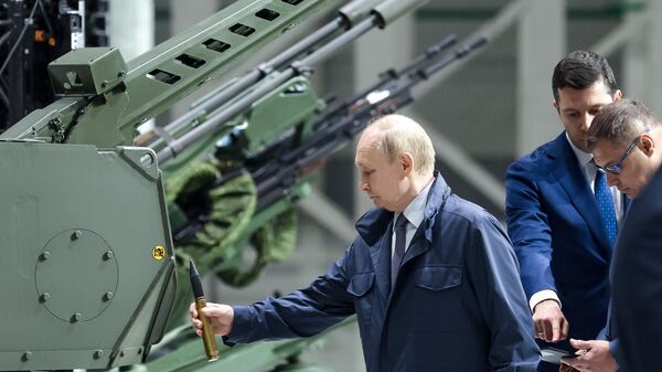 Putin obilazi fabriku oružja u Permu - Sputnik Srbija