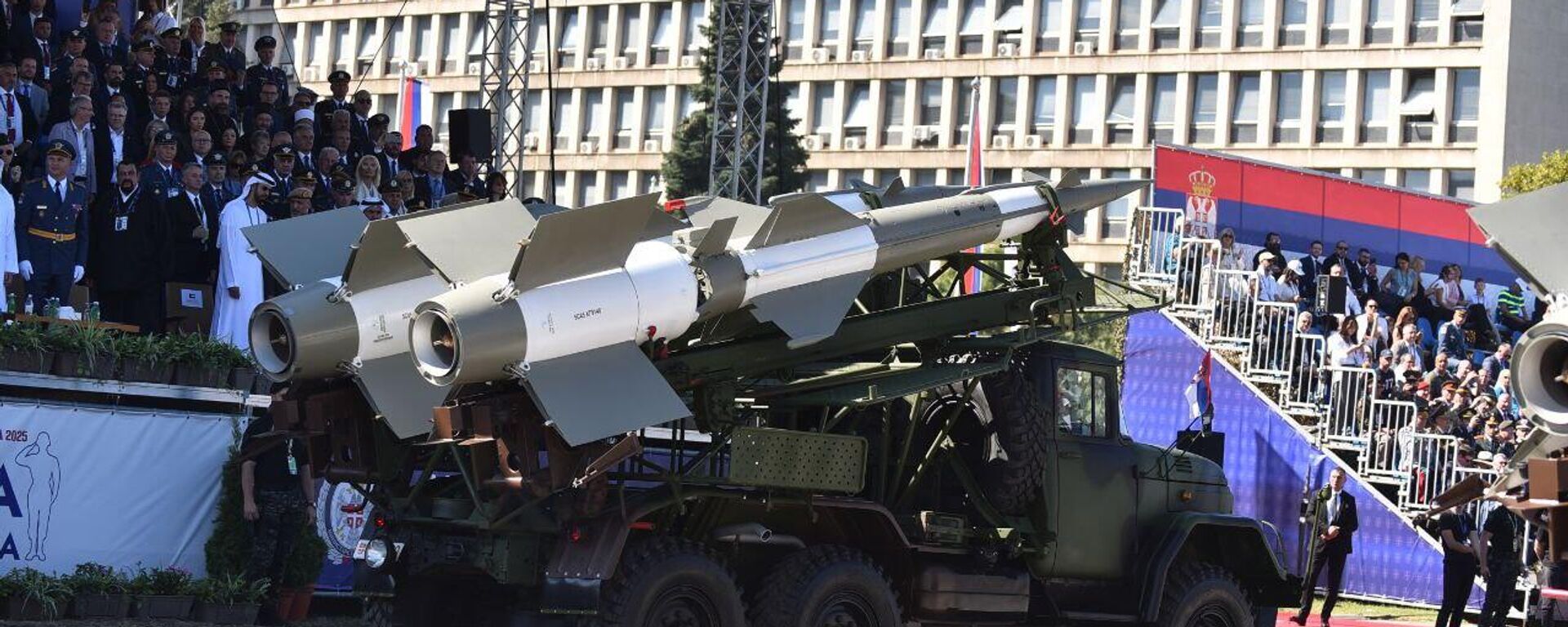 Vojna parada „Snaga jedinstva“ u Beogradu. - Sputnik Srbija, 1920, 20.09.2025