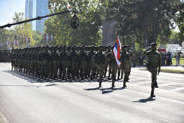 Дефиле ешалона јединица свих родова и служби у Војсци Србије- подешелони Гарде, 72. бригаде за специјалне операције, 63. падобранске бригаде, Одреда Војне полиције специјалне намене Кобре, јединица Копнене војске, Речне флотиле, Ратног ваздухопловства и противваздухопловне одбране , Команде за обуку, Бригаде везе, 608. логистичке базе и Војне академије Дефиле ешалона јединица свих родова и служби у Војсци Србије- подешелони Гарде, 72. бригаде за специјалне операције, 63. падобранске бригаде, Одреда Војне полиције специјалне намене Кобре, јединица Копнене војске, Речне флотиле, Ратног ваздухопловства и противваздухопловне одбране , Команде за обуку, Бригаде везе, 608. логистичке базе и Војне академије - Sputnik Србија