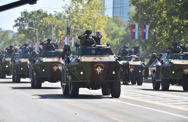 Подешелон јединица војне полиције изашао је на полицијским борбеним возилима М-86 и Ленцо Беарцат Подешелон јединица војне полиције изашао је на полицијским борбеним возилима М-86 и Ленцо Беарцат - Sputnik Србија