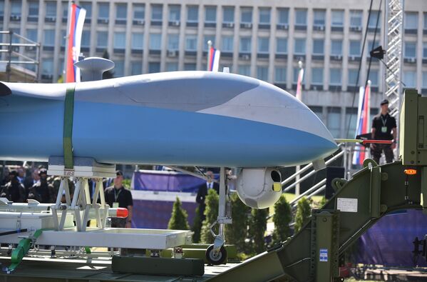 Беспилотна летелица ЦХ-95 се користи у извиђачке и борбене сврхе, наоружана је ласерски навођеним ракетама домета до осам километара. Беспилотна летелица ЦХ-95 се користи у извиђачке и борбене сврхе, наоружана је ласерски навођеним ракетама домета до осам километара. - Sputnik Србија