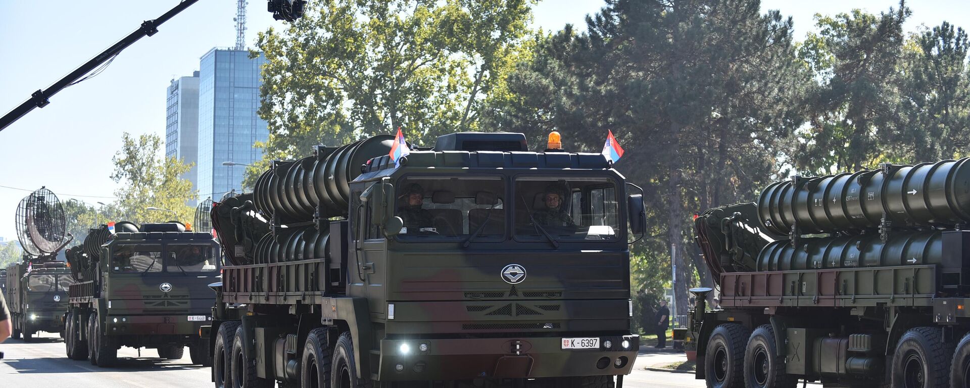 Prodefilovali su raketni sistem FK-3, artiljerijsko-raketni sistem pancir-S1, raketni sistem S-125 neva M1T, raketni sistem HQ-17AE, raketni sistem mistral, hibridni samohodni PVO sistem PASARS, kao i prenosni raketni sistem za protivvazduhoplovna dejstva 9K38 šilo. - Sputnik Srbija, 1920, 13.10.2025