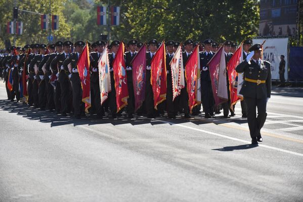 Подешелон ратних застава, које су носили кадети Војне академије Подешелон ратних застава, које су носили кадети Војне академије - Sputnik Србија