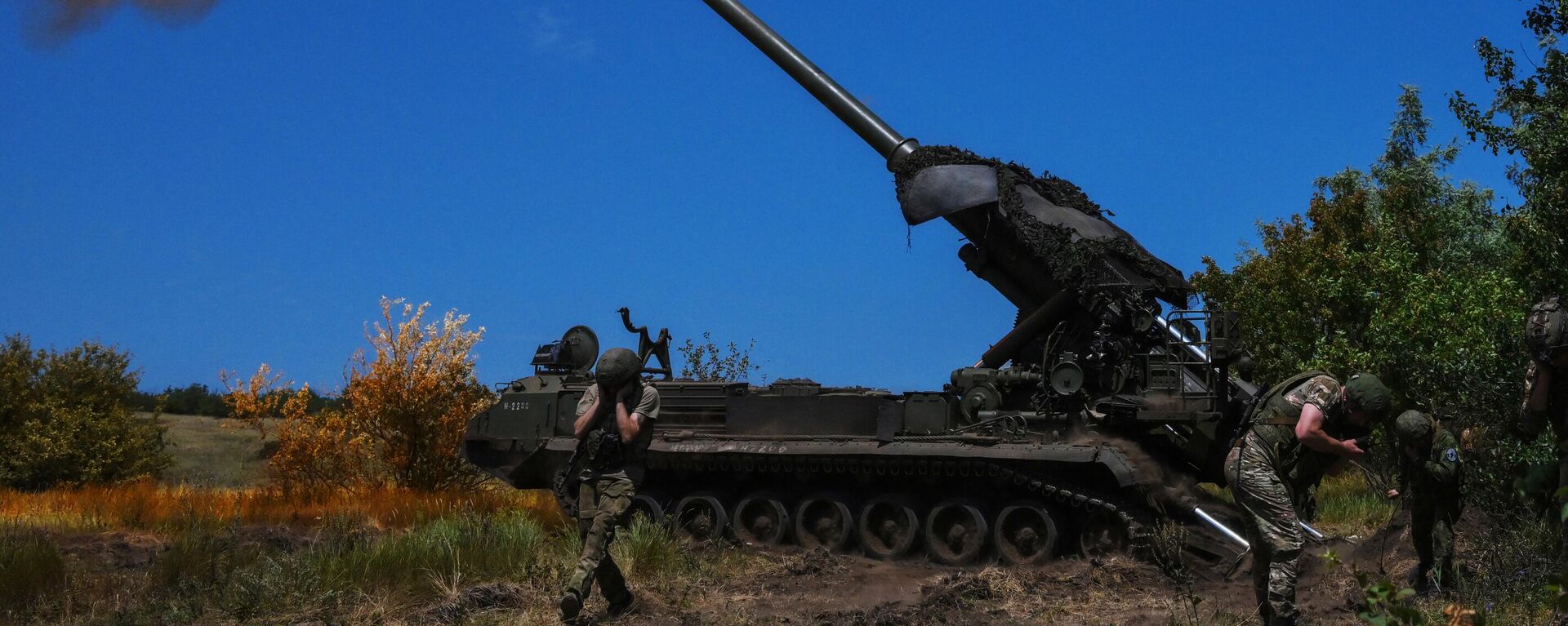 Paljba iz artiljerijskog oruđa 2S7M malka u zoni SVO Paljba iz artiljerijskog oruđa 2S7M malka u zoni SVO - Sputnik Srbija, 1920, 23.09.2025