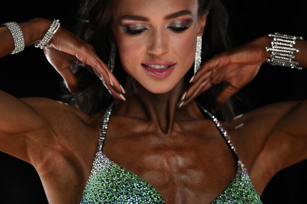 Učesnica takmičenja u bodibildingu 2025. godine - Sputnik Srbija