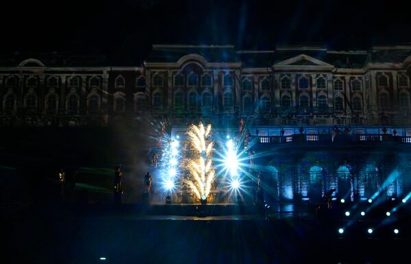 Јесењи фестивал фонтана „Препород“ у Петерхофу Јесењи фестивал фонтана „Препород“ у Петерхофу - Sputnik Србија