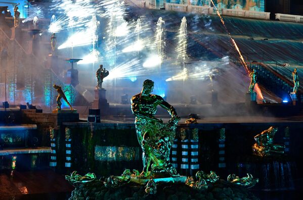 Јесењи фестивал фонтана „Препород“ у Петерхофу Јесењи фестивал фонтана „Препород“ у Петерхофу - Sputnik Србија