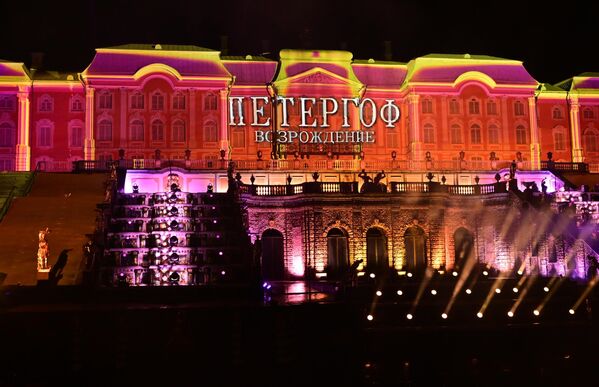 Јесењи фестивал фонтана „Препород“ у Петерхофу Јесењи фестивал фонтана „Препород“ у Петерхофу - Sputnik Србија