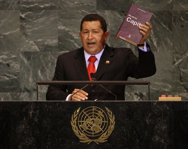 Архивска фотографија од 24.9.2009. Председник Венецуеле Уго Чавез за говорницом Генералне скупштине УН - Sputnik Србија