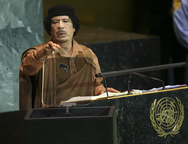 Архивска фотографија од 23.9.2009. Либијски лидер Муамер Гадафи за говорницом Генералне скупштине УН - Sputnik Србија