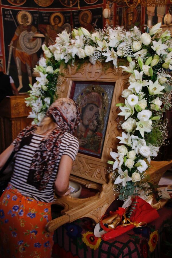 Икона Богородице Курскаје стара је око 400 година. У Србију су је донели руски монаси, а у манастиру Туману се чува већ 90 година. - Sputnik Србија