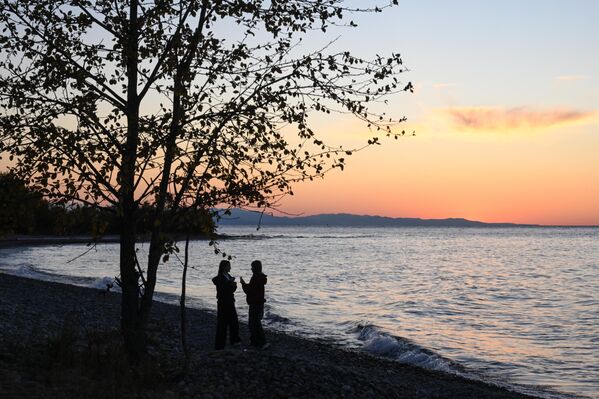 Поглед на Бајкалско језеро у Републици Бурјатији. - Sputnik Србија