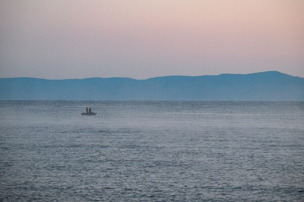 Бајкалско језеро је светски најдубље и најстарије језеро, које садржи око 20 одсто светске слатке воде и 80 одсто слатководних ресурса Русије. Претпоставља се да је старост Бајкалског језера између 25 и 35 милиона година - Sputnik Србија