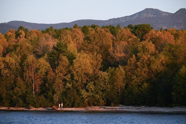Бурџ Калифа, највиша зграда на свету, могла би стати испод Бајкалског језера готово два пута. На својој најдубљој тачки, Бајкалско језеро је дубоко чак 1.642 метара. - Sputnik Србија