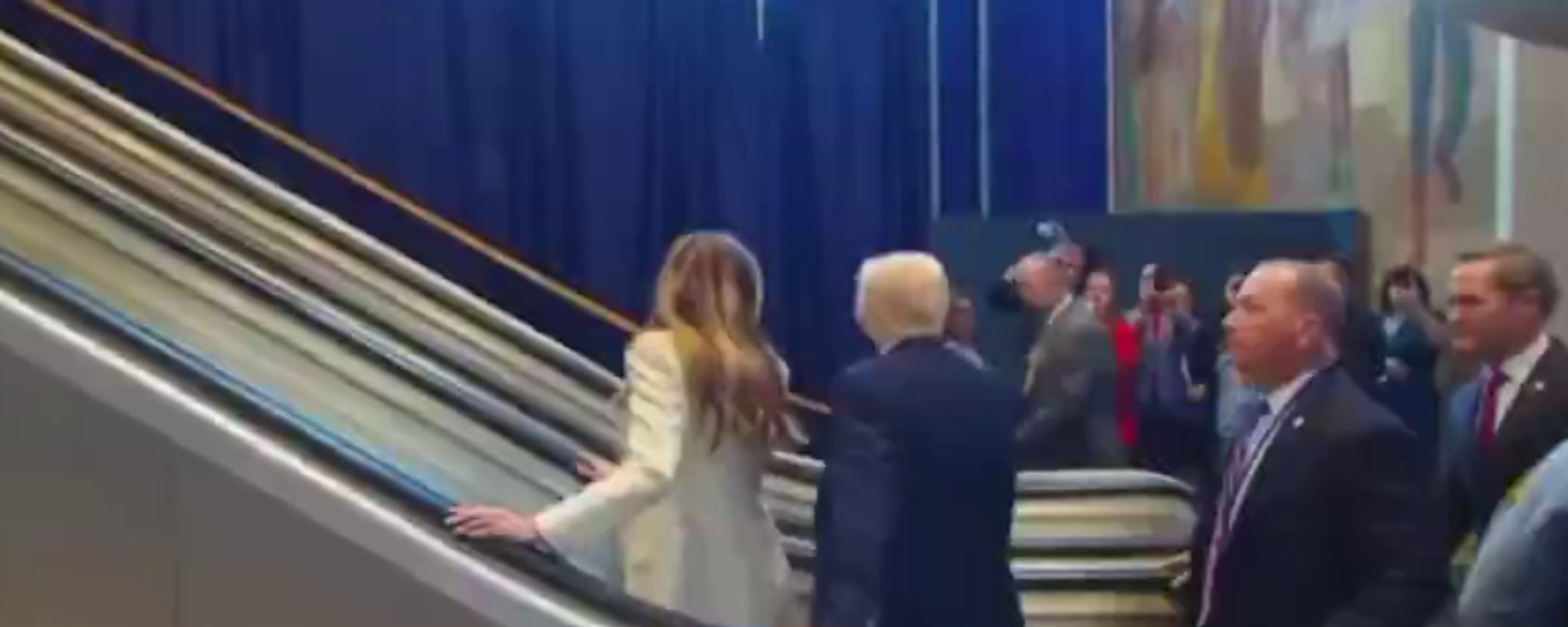 Pokretne stepenice koje su koristili predsednik SAD Donald Tramp i prva dama Melanija Tramp prilikom dolaska na Generalnu skupštinu UN, navodno su se zaustavile - Sputnik Srbija, 1920, 24.09.2025