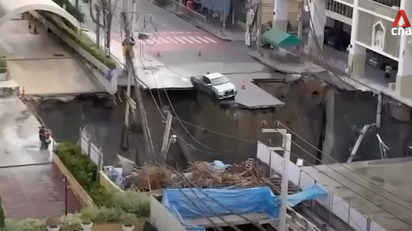 Огромна рупа отворила се испред болнице у Бангкоку - Sputnik Србија