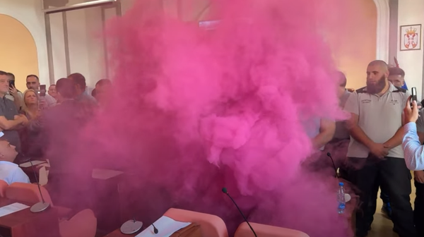 Бечана димна бомба у Скупштини Зајечара  - Sputnik Србија