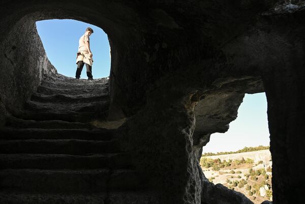 Данас представља једну од главних туристичких атракција Крима, привлачну због своје мистичне атмосфере и могућности да се истражи јединствени пејзаж са остацима средњовековног живота. Данас представља једну од главних туристичких атракција Крима, привлачну због своје мистичне атмосфере и могућности да се истражи јединствени пејзаж са остацима средњовековног живота. - Sputnik Србија