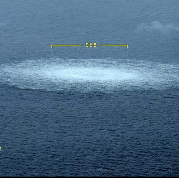 Na ovoj slici je prikazano curenje gasa iz „Severnog toka“ u Baltičkom moru. Fotografisano je iz aviona obalske straže u sredu, 27. septembra 2022. godine. - Sputnik Srbija