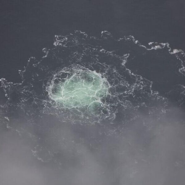 Na ovoj slici koju je napravila švedska obalska straža vidi se ispuštanje gasa iz „Severnog toka 2“ u sredu, 28. septembar 2022. - Sputnik Srbija