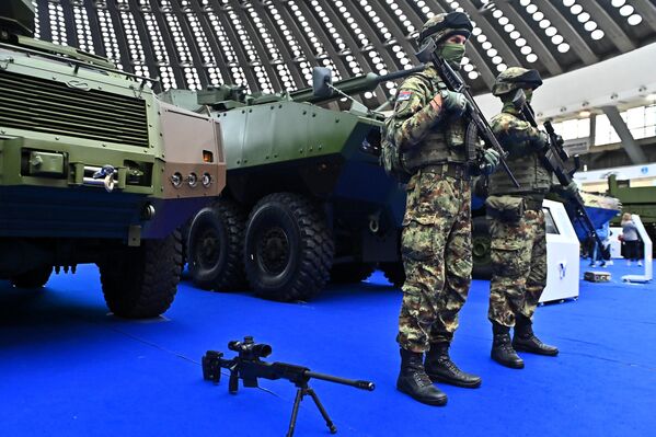 На овогодишњем сајму наоружања и војне опреме узело је учешћа око две стотине излагача из више од 30 земаља, што је, до сада, рекордан број учесника  - Sputnik Србија