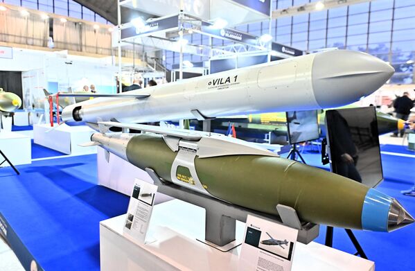 Један од новитета домаће одбрамбене индустрије је беспилотна летилица Вила-1. Овај софистициран и сложен систем наоружања комбинује карактеристике дрона и ракете. Након лансирања, систем може дуже време да кружи изнад интересантне зоне, детектује и прати потенцијалне циљеве, а затим, по добијеном сигналу или аутоматској процени, да изврши прецизан удар. - Sputnik Србија