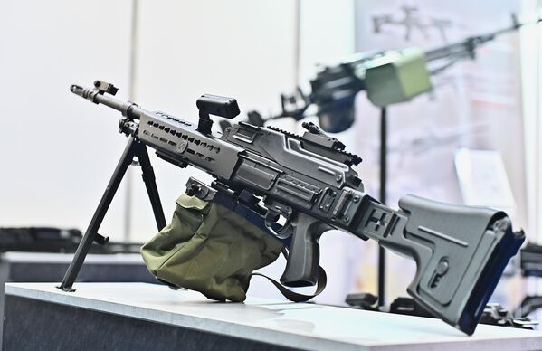 Застава оружје се традиционално представља широким спрктром дугих цеви  - Sputnik Србија