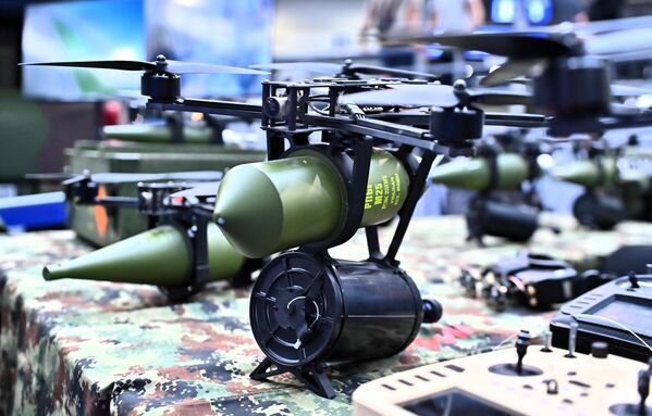 Беспилотна летелица комарац настала је сопственим развојем и производи се у предузећима домаће одбрамбене индустрије - Sputnik Србија