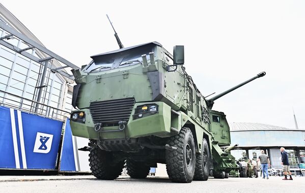 Покровитељ овогодишње манифестације је Министарство одбране Републике Србије, суорганизатор „Југоимпорт-СДПР”, а  носилац техничке реализације је Београдски сајам.  - Sputnik Србија