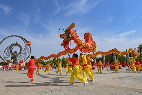 Фолклорни перформанс поводом Дана националности.   - Sputnik Србија