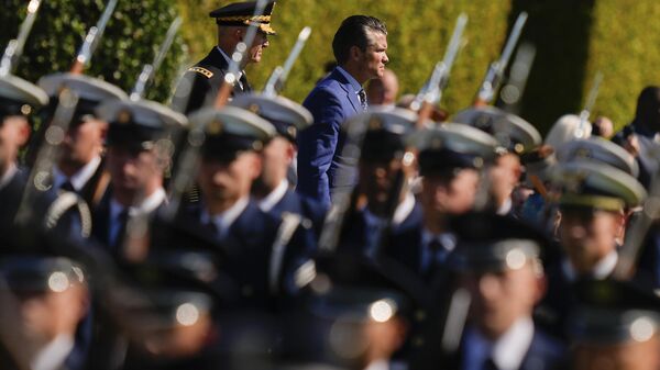 General Rendi Džordž i Pit Hegset na paradi vojske SAD u Pentagonu - Sputnik Srbija