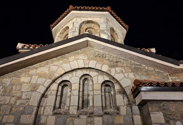 Стара капела је уклоњена почетком октобра 1935, у темељима и околном парку су пронађене лобање „вероватно људи које су Турци погубили“, као и надгробне плоче неколико угледних Турака, међу којима и везира Марашли Али-паше. - Sputnik Србија