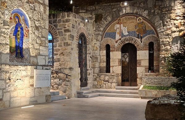 Од тог времена њене мошти су преношене много пута. Из руку крсташа, откупио их је бугарски цар Асен и пренео у своју престоницу Трново, где су мошти почивале до пада Бугарске под турску власт, када су многе драгоцености и црквене реликвије опљачкане и однете у Цариград као ратни плен султана Бајазита. - Sputnik Србија